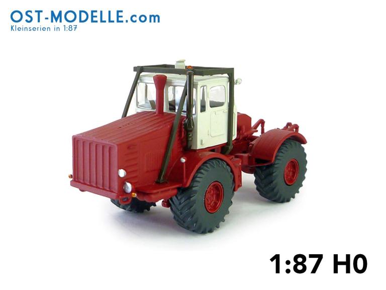 Traktor Kirovets K700 rot weiss mit Motorverkleidung Überrollbügel